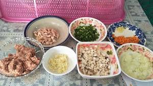 Dumpling ayam yang populer ternyata gampang dibuat dan rasanya gurih enak apalagi saat masih hangat. Cara Cara Buat Dumpling Daging Homemade Simple Tak Renyah