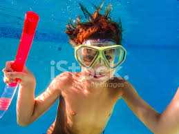 Snorkelen Jongetje Zwemmen In Zwembad Stockfoto S Freeimages Com