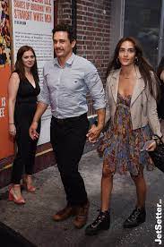 James franco na antiga vida será o nosso vilão.influenciado pela ganância do pai,tenta roubar a magia de stevie,já que casando com lana e matando stevie . Dzhejms Franko Vernulsya Pervoe Poyavlenie Aktera Posle Celogo Ryada Skandalov Jetsetter