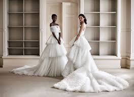 Ritrovarsi davanti a centinaia di abiti tra i quali dover scegliere il proprio vestito. Abiti Da Sposa Tutte Le Collezioni Per La Primavera 2021
