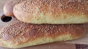 Puoi preparare questa ricetta con un mese di anticipo, in modo da poter cuocere una pagnotta di pane fatto in casa presa direttamente dal congelatore. Come Fare Il Pane Fatto In Casa Una Tradizione Siciliana