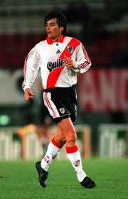 Colton underwood, ex jugador de la nfl que se hizo famoso por protagonizar la serie de telerealidad 'the bachelor' (el soltero), ha declarado en público que es homosexual. Roberto Trotta River Plate Futbol Argentino River Campeon Futbol