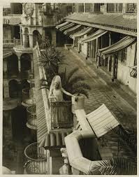 Loretta Young At The Mission Inn In 1929 Bizarre Los Angeles Mission Inn Riverside California Los Angeles Architecture