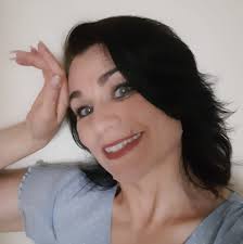 Tanya Carr's Instagram, Twitter & Facebook