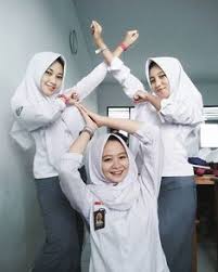 30 Ide Cewe Berhijab School Hijab Wanita Jilbab Cantik