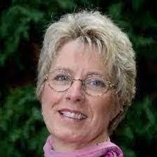 Penelope Gee's Instagram, Twitter & Facebook