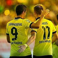 Born 21 august 1988) is a polish professional footballer who plays as a striker for bundesliga club bayern munich and is the. Some Friendships Never End Reus Lewandowski Futebol Esportes Fotos
