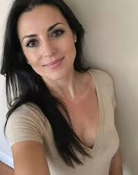 Hi👋 I'm a single mom, 😟 I know I'm old and not skinny anymore, but can I  get a like from you?