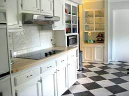 Sublime 30 Most Popular Kitchen Design With Black White Flooring Ideas Https Usdecorating Com 2 Kitchen Flooring Bistro Kitchen Decor Popular Kitchen Designs