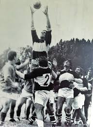 Le rugby c'est un sport de défi qui développe la combativité et qui perpétue sa tradition et ses valeurs, le sens de la solidarité, l'esprit d'équipe, la interview de noémie, joueuse de l'équipe féminine de rugby. Wladimir Hagondokoff Scuf Rugby