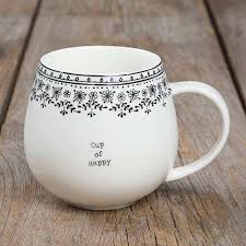 This Cup Of Happy Mug Is So Cute It Features A Large Handle Simple Font And A Fun And Original Border At The Rim Becher Kaffeebecher Tassen