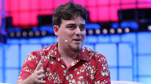 Palmer Luckey, el tipo en chancletas y camisas hawaianas que quiere cambiar la guerra