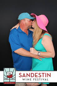 With tenor, maker of gif keyboard, add popular baseball animated gifs to your conversations. Pose Ideas For Your Next Gif Booth Run In Epic Photo Co