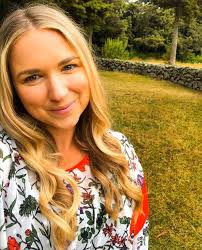 Jana McPherson is looking dreamy in the JACQUI KAFTAN $209 and there are  still sizes available!!!  https://www.augustine.co.nz/products/style-sr969?variant=31405794197607