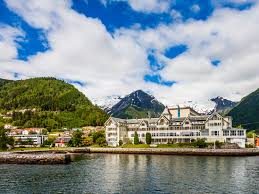 From here, three branches of the fjord stretch inland, with small settlements like jewels between fjord and mountain. Transfer To Saurdal Walk To Balestrand Hiking Route Outdooractive Com