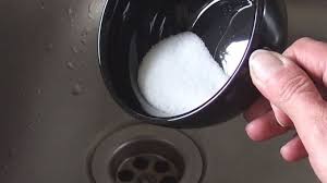 Abfluss Reinigen Mit Speisesalz Und Kochendem Wasser Abfluss Reinigen Und Stinkender Abfluss