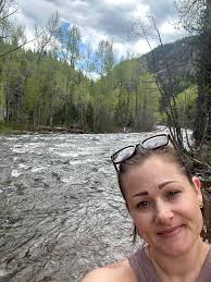 MIND THE BUSINESS THAT PAYS YOU💜🖤❤