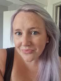 Kat, 33, Midlands, 5ft 2. I work, drive, have a house. Hate long walks  unless its across a beach and not into clubs. Have a face full of freckles  so I do