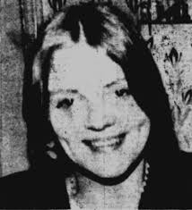 Den 7 oktober 1977 mördades Brenda Evans (17) under sin lunchrast i  Chester, England. Hennes kropp hittades i en brunn; hon hade strypts med  sina egna strumpbyxor. Hennes fall är fortfarande olöst. : r/TrueCrime