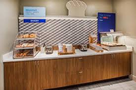Complimentary breakfast with pancakes, fresh scrambled eggs, sausage, bacon and meat. Holiday Inn Express Hotel Suites East End An Ihg Hotel Riverhead Aktualisierte Preise Fur 2021