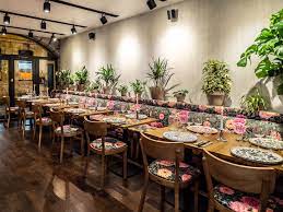 mariage entre esprit nature contemporain et tissus vintage pour un ensemble detonnant tissus vintage restaurant vintage