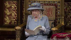 When she was born in mayfair in 1926, princess elizabeth (now the queen) and her family did not expect that she. Queen Elizabeth Ii Wieder In Der Offentlichkeit Aktuell Europa Dw 11 05 2021