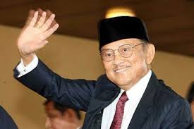8 pelajaran cinta habibie ainun cinta dan logika harus. 27 Kata Kata Bijak Quotes Bj Habibie Untuk Para Penerus Bangsa Jooinfoo Com Jurnal Berita Informasi