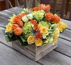 Flower Arrangement In A Wooden Box Tulips Spray Roses Hydrangeas Lisianthus As Hydrangea Flower Arrangements Flower Arrangements Flower Vase Arrangements