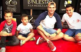 Los Hijos De Silvestre Bailan Al Ritmo De Sigo Siendo El Papa Hora724 Com