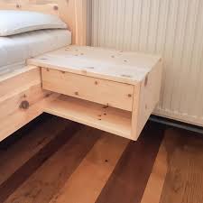 Praktisches Einhangenachtkastchen Aus Massivem Zirbenholz Durch Die Schlichte Erscheinung Passt Dieses Na Diy Nachttisch Ideen Diy Bett Mobel Zum Selbermachen