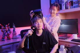 Discover the magic of the internet at imgur, a community powered entertainment destination. Albert Chang Albie On Twitter I Ll Be Participating In The Htcgaming Vive Summit On Wednesday 4 10 With A Bunch Of Other Cool Streamers And Lilypichu Come Watch Us Duke It Out