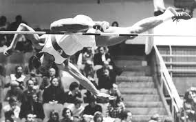 It is a sport that belongs to athletics, in which the athlete makes a jump preceded by a race to reach the height. Straddle Technique Wikipedia