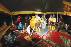 Example sentences with the word seldom. Healing Spirits Of Malay Traditional Dance