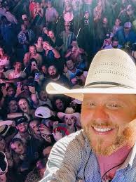 I choose to smile all my pains and sorrows away 🥰🌹🌹🌹🌹