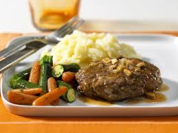 Hacksteak Mit Gemuse Und Puree Rezept Hacksteak Rezepte Lebensmittel Essen
