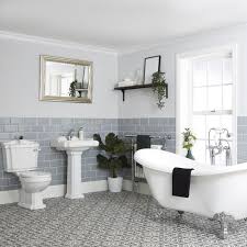 Das badezimmer hat eine dusche und wurde vor ein paar jahren totalsaniert. Antikes Bad Komplett Set Freistehende Badewanne Stand Wc Saulen Waschbecken Oxford