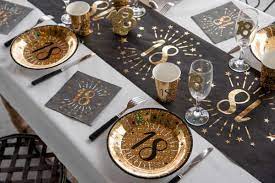 Vous allez craquer devant nos jolies collections qui pourront correspondre à un homme ou une femme. 10 Serviettes Anniversaire 70 Ans Noir Et Or Metallise 1001decotable Ameublement Et Decoration Glbravo Cuisine Et Maison