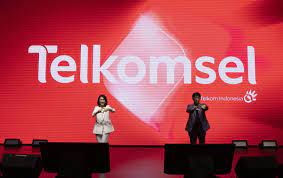 Jun 18, 2021 · tulisan yang menyertai logo telkomsel yang semula hadir dalam font kaku pun diubah menjadi font khusus yang lebih fleksibel bernama telkomsel batik sans regular karya kreator lokal deni anggara. Telkomsel Batik Sans Regular Pic Head
