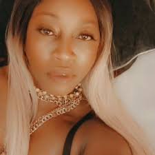 Sandra Melody's Instagram, Twitter & Facebook