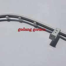 Harga kain gorden untuk gorden biasa (tembus cahaya 50%) start dari harga rp 95.000 per meter dengan lebar (bahan) 140 cm; Jual Rel Batang Gorden Lengkung Bengkok Flexi 1 5m Jakarta Timur Gudang Gorden Tokopedia
