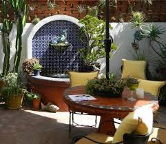 Plantes Et Amenagement Jardin Mediterraneen 79 Idees Jardin Mediterraneen Amenagement Jardin Jardin Espagnol