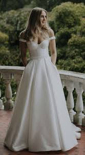 Karen Willis Holmes Blake Melanie Dyg Gown Used Wedding Dress Save 19 In 2020 Wedding Dresses Used Wedding Dresses Preloved Wedding Dresses