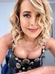 Anna Montanarella's Instagram, Twitter & Facebook