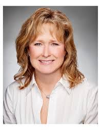 Elizabeth Crockett's Instagram, Twitter & Facebook