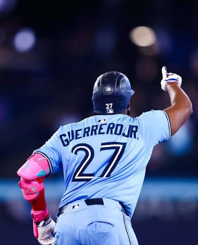 Vladimir Guerrero Jr.'s 3-run PLAKATA was the game-winner for the Blue Jays  💥