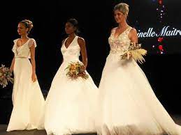 Une cinquantaine d'exposants (professionnels du mariage de la robe de mariée à la fleuriste en passant par les bijoutiers, photographes, traiteurs, animateurs, etc.) ont renseigné les couples venus s'informer. Le Telegramme Saint Brieuc Saint Brieuc Salon Du Mariage Quand On Aime On Ne Compte Pas