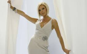 Victoria beckham (43) hat in der eine sache musste beckham aber verneinen: Hintergrundbilder Weiss Modell Fotografie Kleid Mode Haar Spielzeug Hochzeitskleid Person Kleidung Victoria Beckham Madchen Schonheit Frau Hand Dame Braut Bein Kostum Blond 1600x1000 Px Fotoshooting Kunstmodell Abdomen