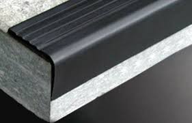 La fenêtre pvc gris anthracite a tout pour séduire. Nez De Marche Pose Rapporte En Pvc Www Profils Alu Com