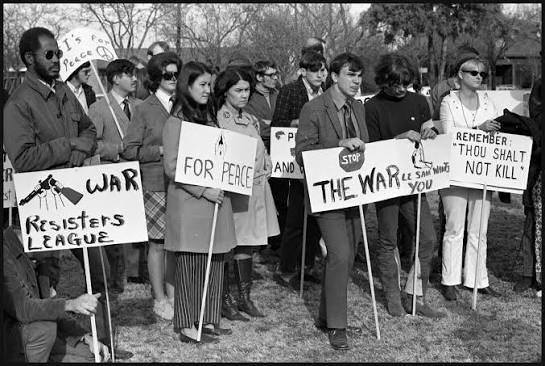 Vietnam Protesters Holding Signs] - The Portal to Texas History