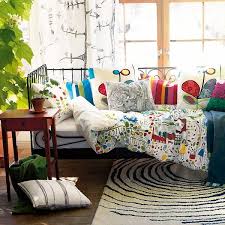 Wie Man Aufhort Design Trends Zu Verfolgen Und Unvollkommene Innenraume Zu Geniessen Pdf Leseprobe Logo Mo Ikea Living Room Home Decor Home Interior Design